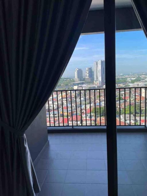 Netizen Near Mrt Couple Balcony Suite #31 Kampong Bukit Dukong Bagian luar foto