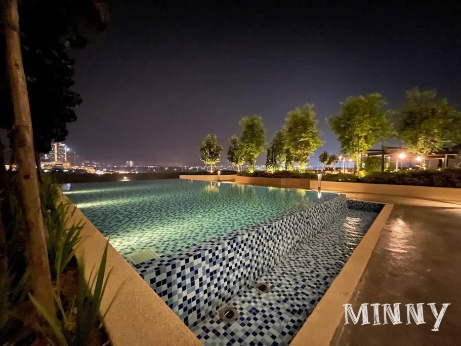 Netizen Near Mrt Couple Balcony Suite #31 Kampong Bukit Dukong Bagian luar foto